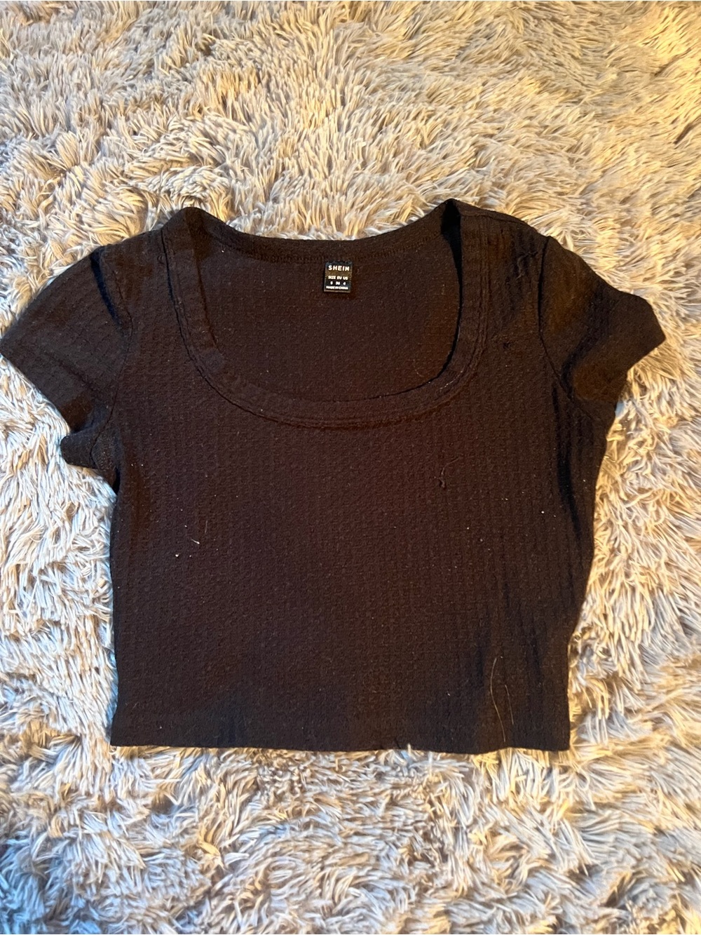 SHEIN Black Ribbed Scoop-Neck Cropped Tee